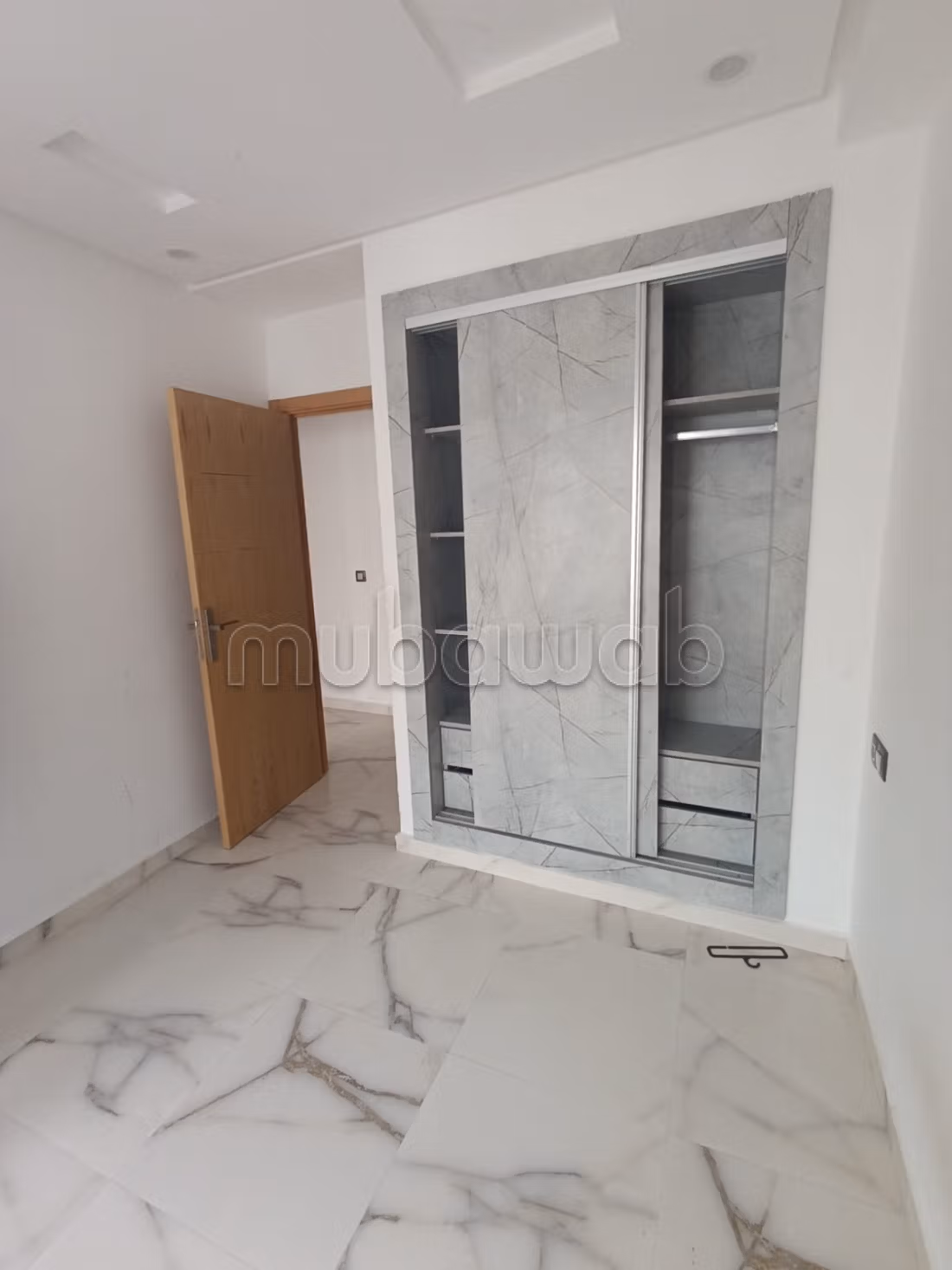 Affitto di un appartamento a Wifak. Superficie di 105 m². Terrazza e ascensore