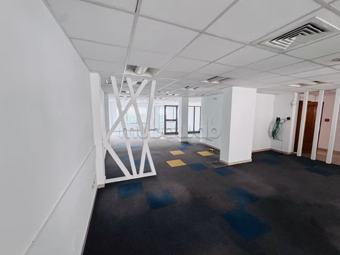 IN AFFITTO Edificio per uffici in Z. I le Kram