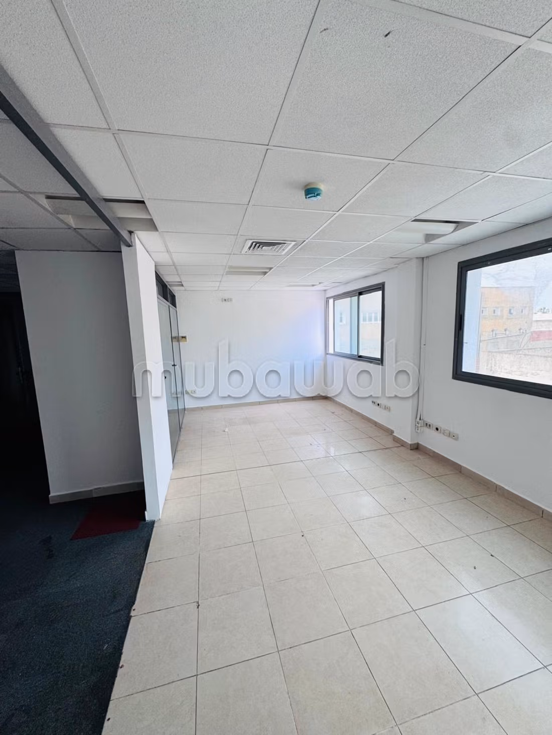 IN AFFITTO Edificio per uffici in Z. I le Kram