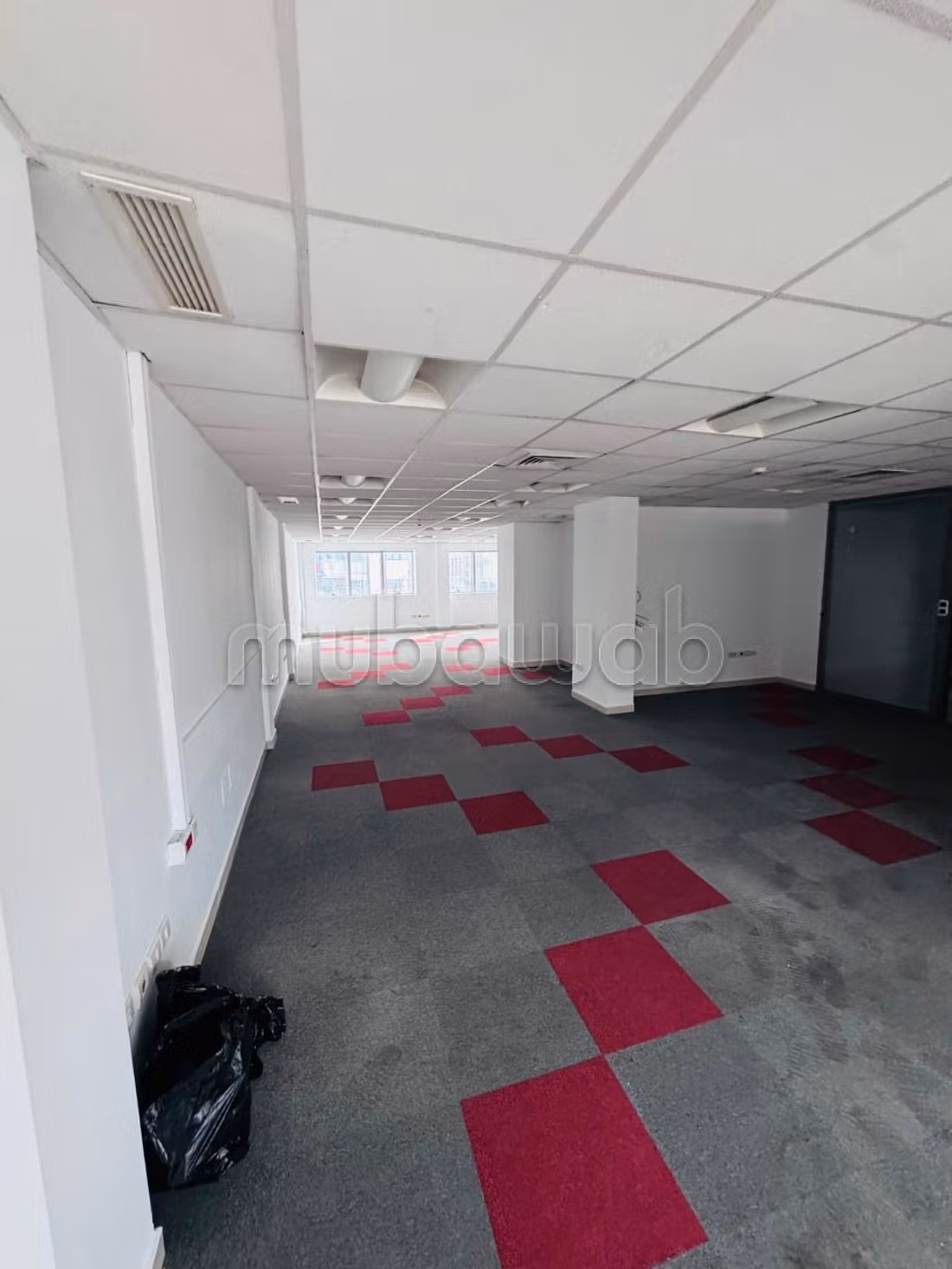 IN AFFITTO Edificio per uffici in Z. I le Kram