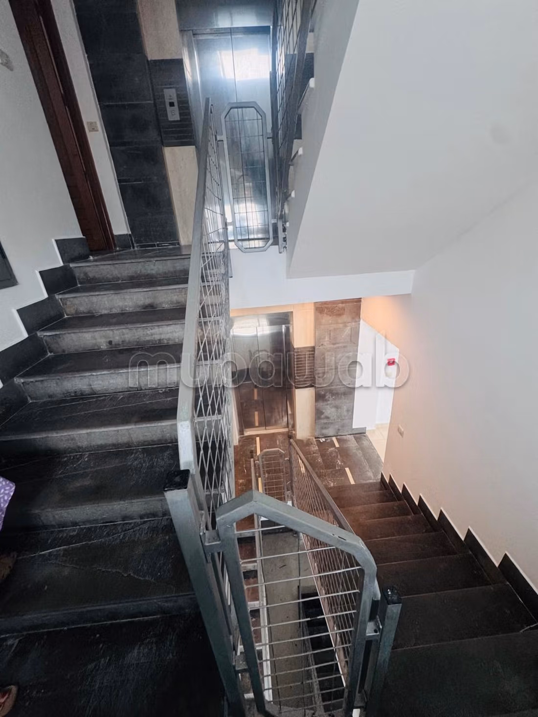 IN AFFITTO Edificio per uffici in Z. I le Kram
