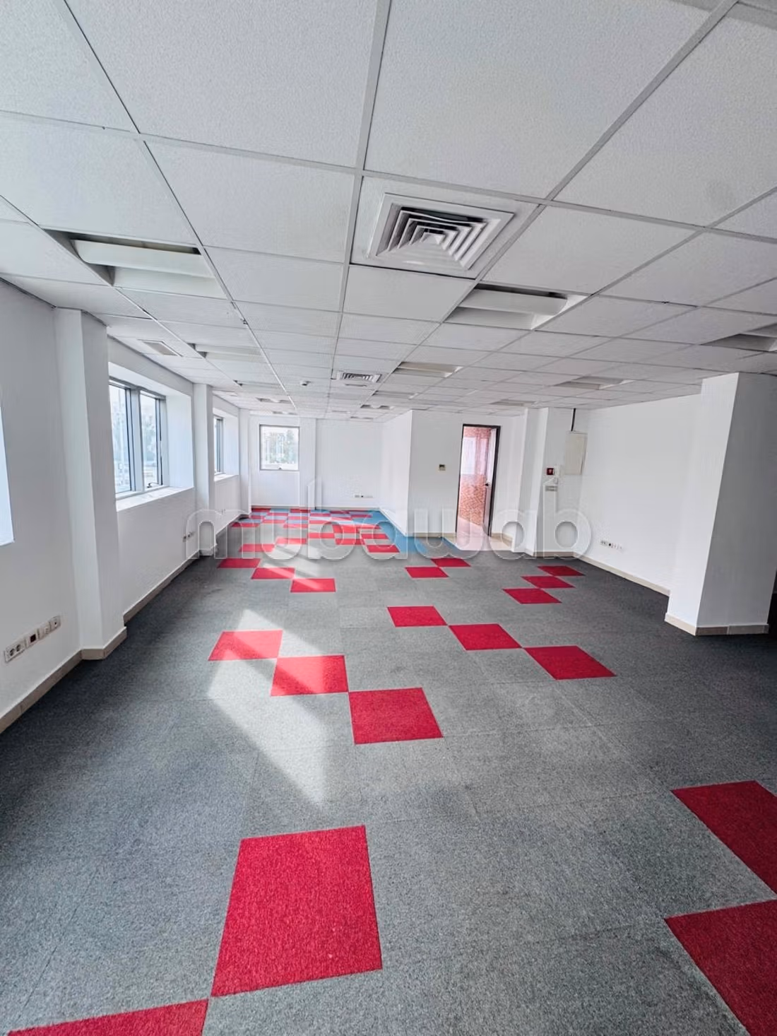 IN AFFITTO Edificio per uffici in Z. I le Kram