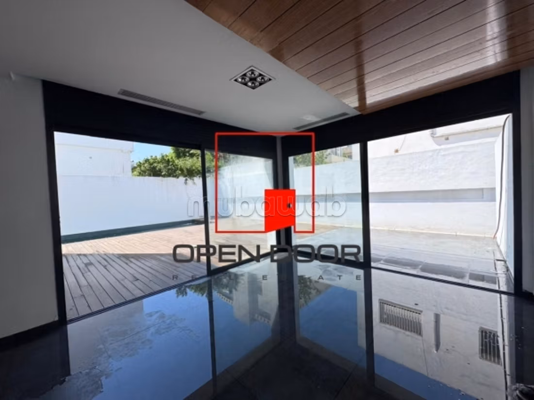 Superba villa S4 su tre livelli con piscina a