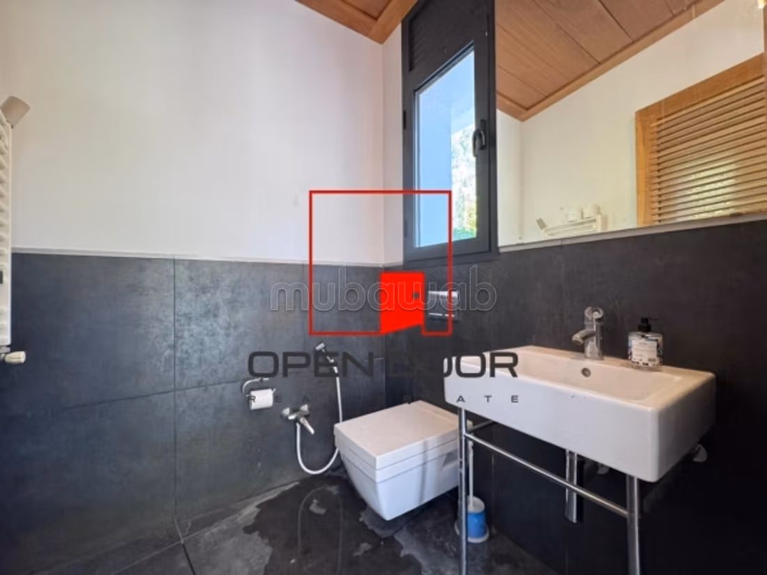 Superba villa S4 su tre livelli con piscina a