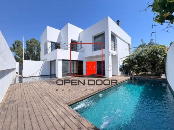 Superba villa S4 su tre livelli con piscina a