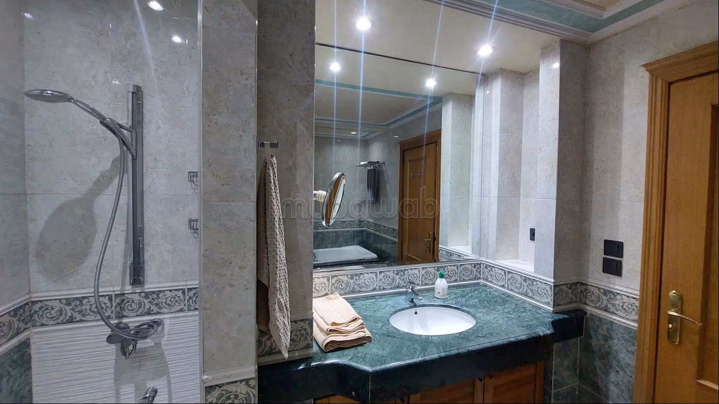 Appartamento di alta classe di 240m² all'ultimo piano senza affacci