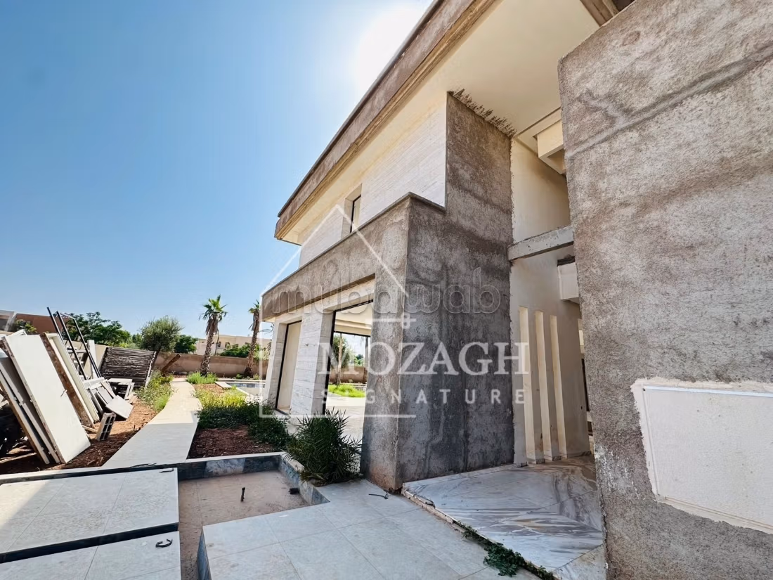 Villa ultralusso moderna con due piscine private