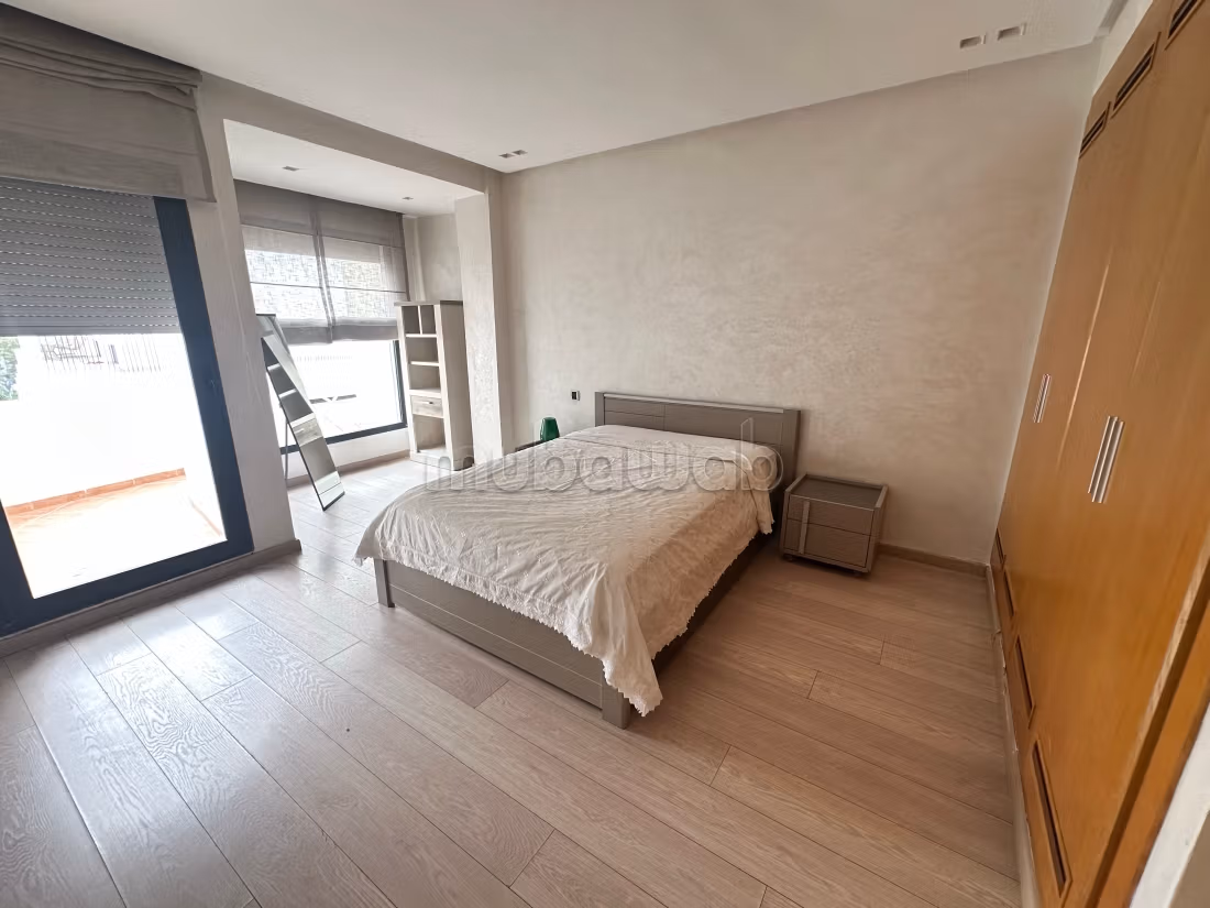 Bellissimo studio arredato in affitto a Borgogna