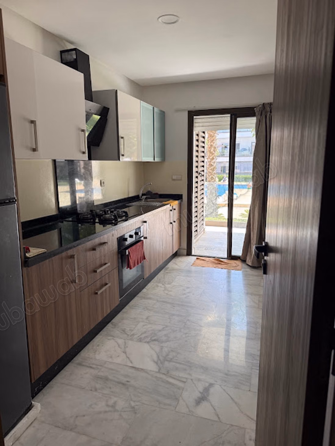 Bel appartement à louer à Dar Bouazza. Superficie totale de 93 m². Meublé