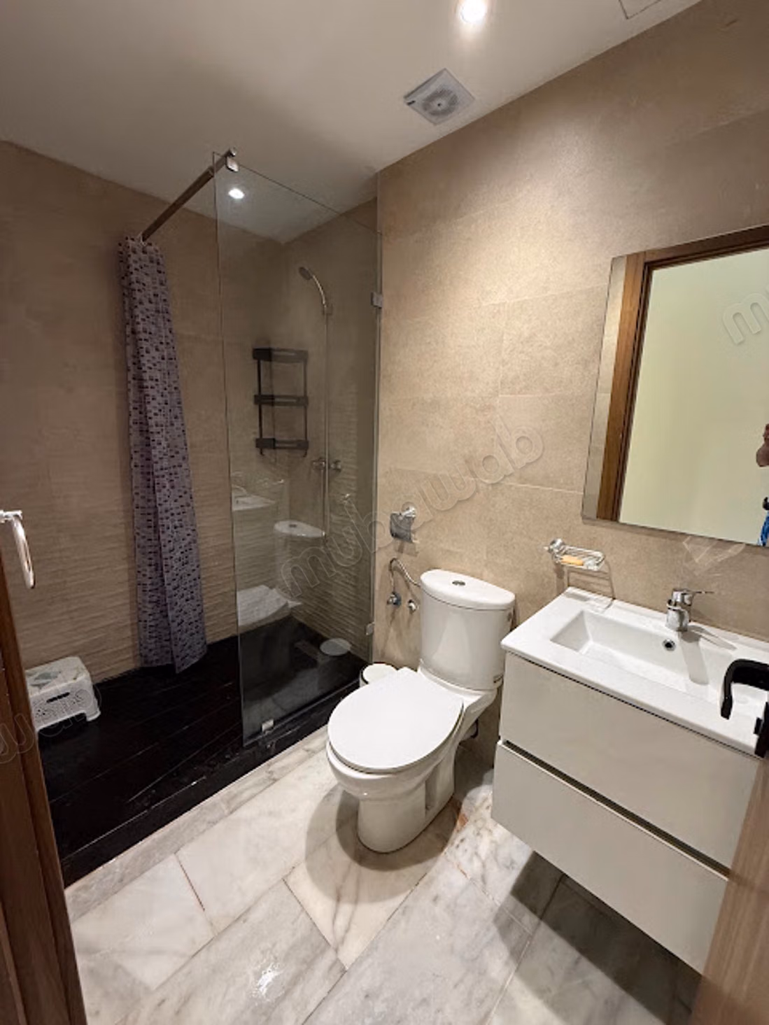 Bel appartement à louer à Dar Bouazza. Superficie totale de 93 m². Meublé