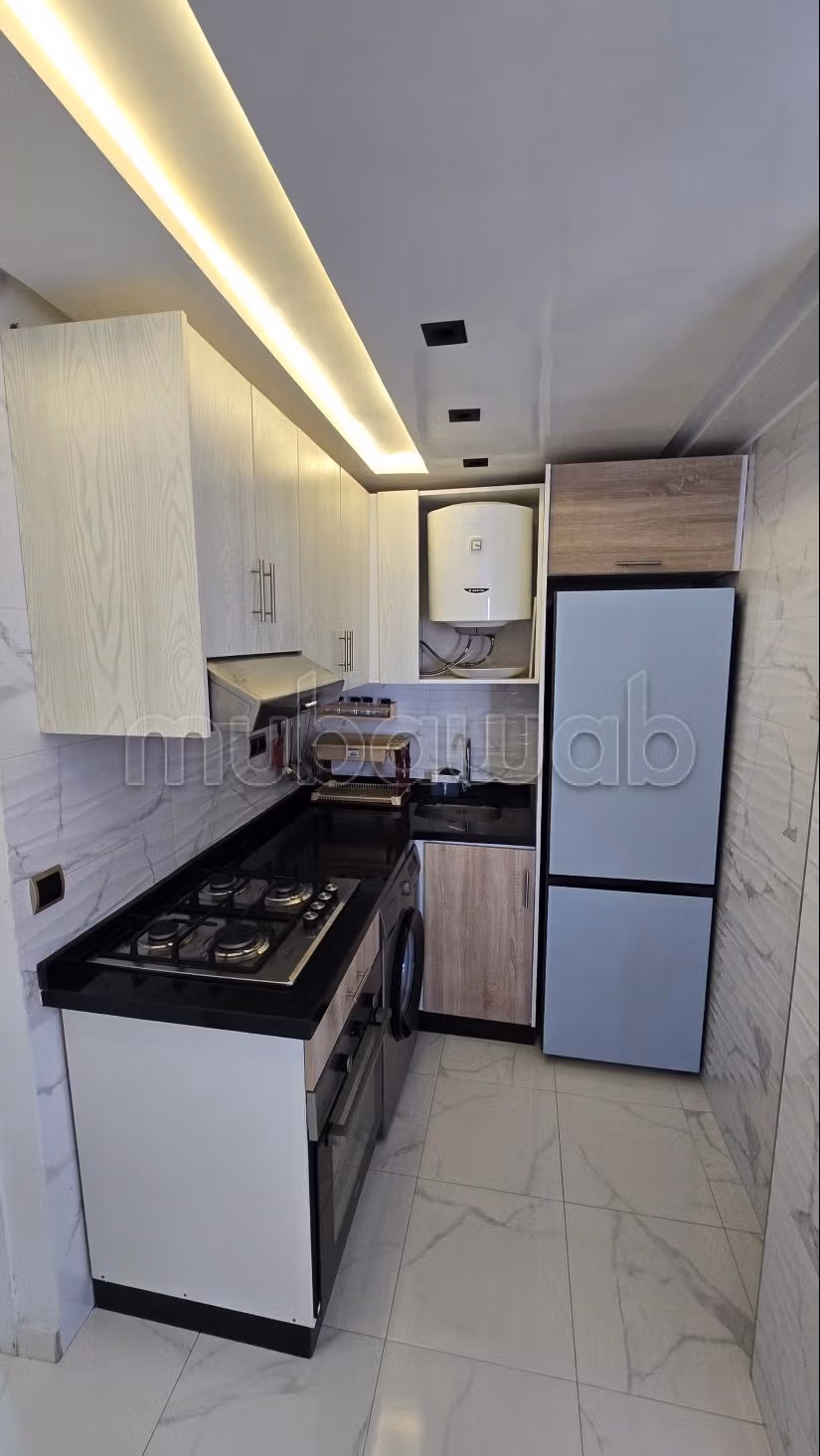 Bel appartement en location à M'Diq. 
Surface de 75 m². 
Meublé
