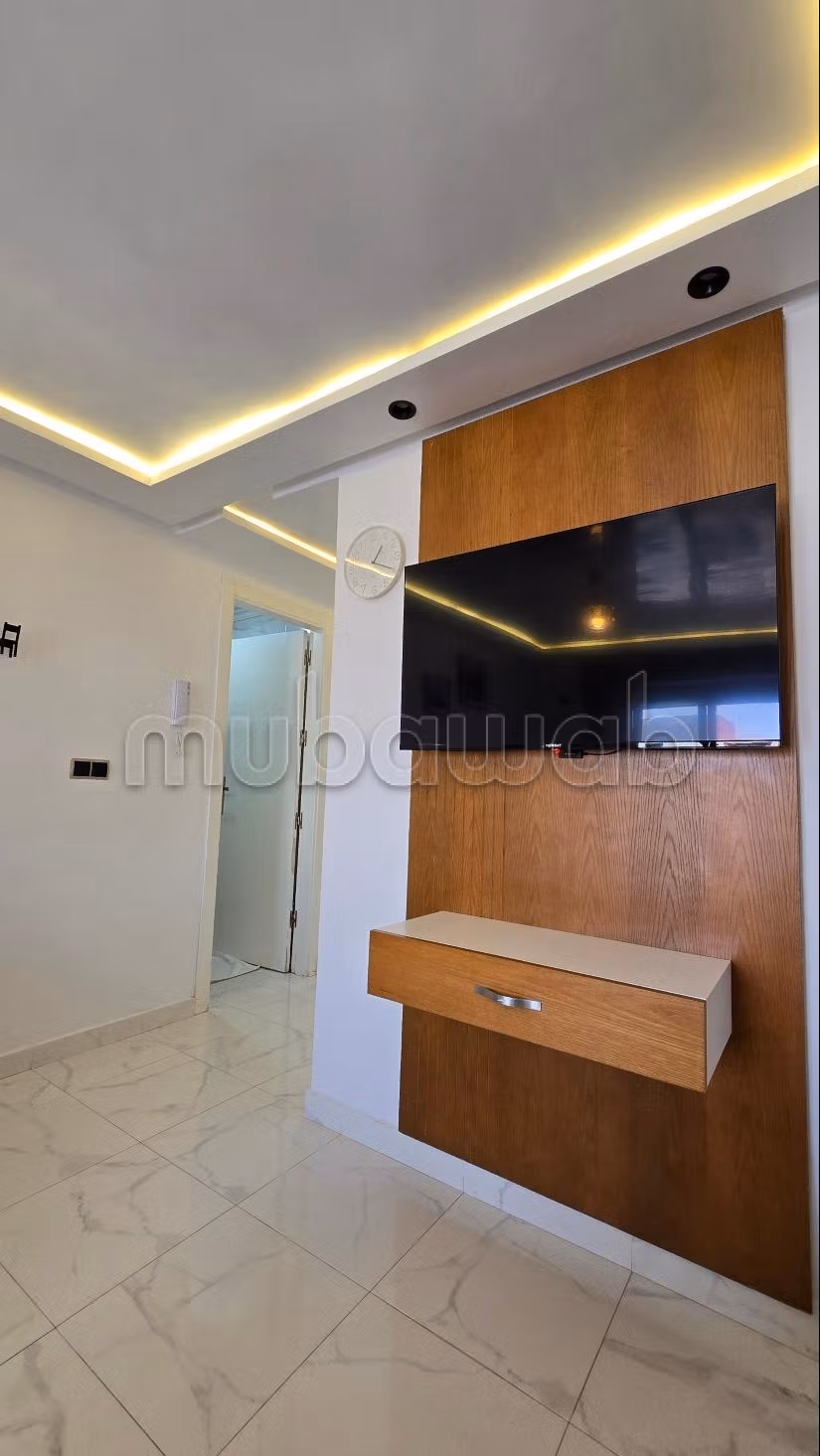 Bel appartement en location à M'Diq. 
Surface de 75 m². 
Meublé