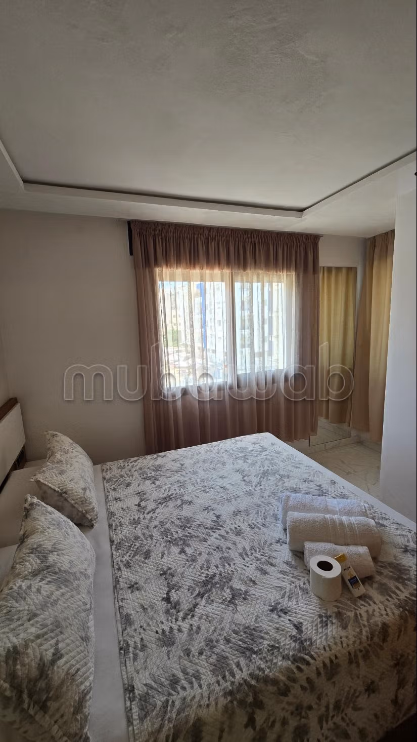 Bel appartement en location à M'Diq. 
Surface de 75 m². 
Meublé