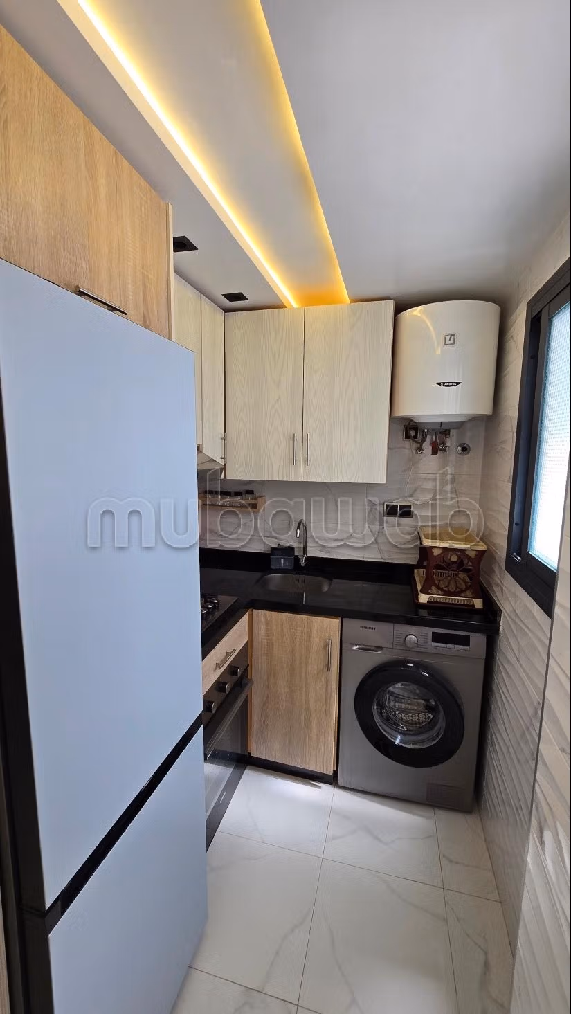 Bel appartement en location à M'Diq. 
Surface de 75 m². 
Meublé