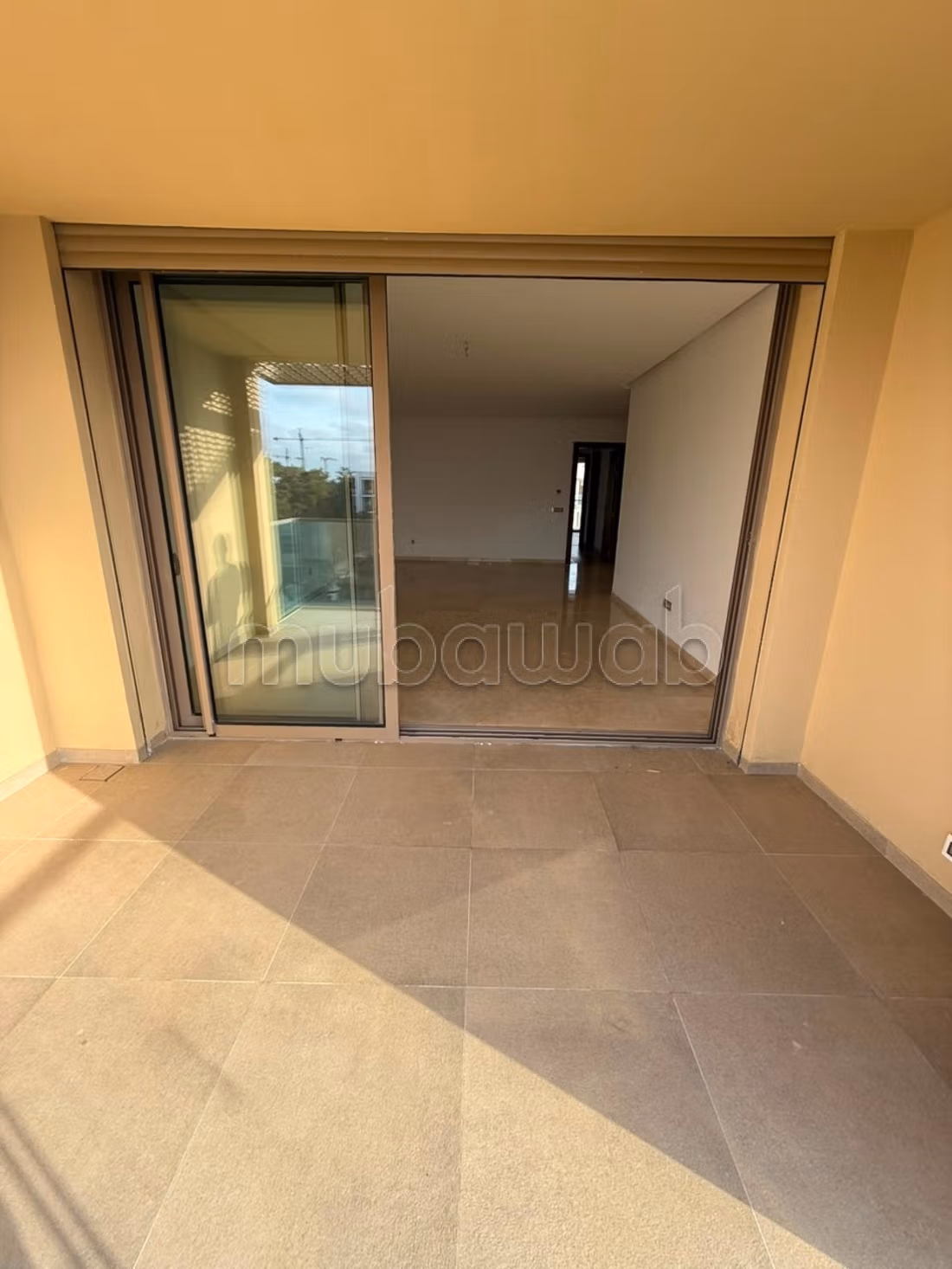 Louez cet appartement à Souissi.
Superficie 130 m².
Ascenseur et terrasse — 4