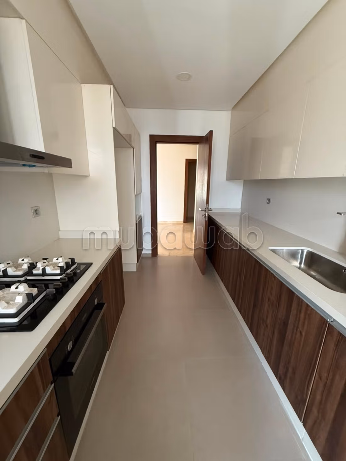 Louez cet appartement à Souissi.
Superficie 130 m².
Ascenseur et terrasse — 5