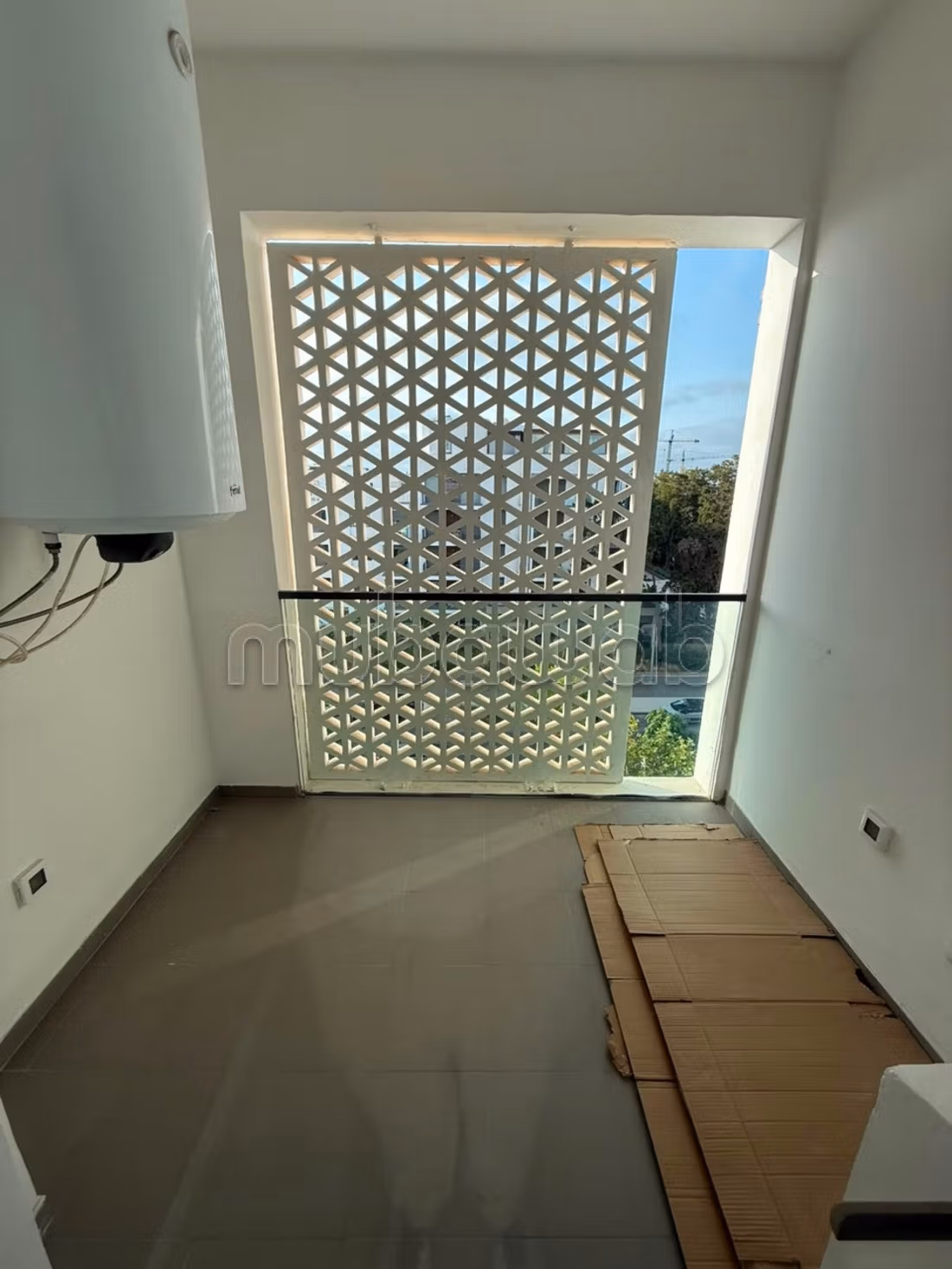 Louez cet appartement à Souissi.
Superficie 130 m².
Ascenseur et terrasse — 6