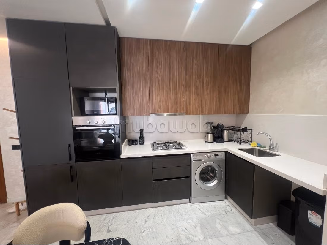 Spacieux appartement meublé à louer — 4
