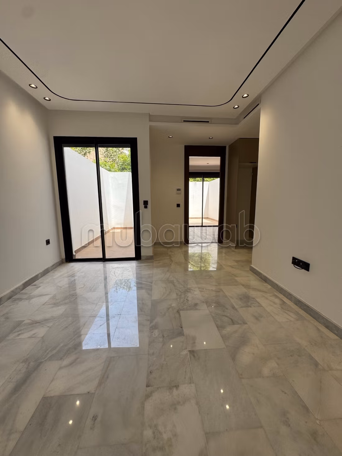 Vend appartement à Maârif. 1 Pièce. Salon typique marocain, résidence sécurisée