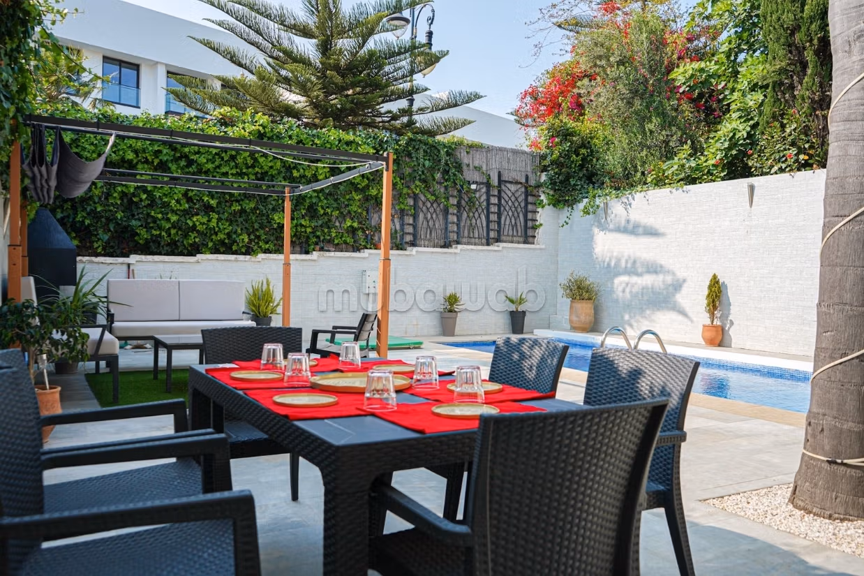 Luxury villas for rent in Malabata. 4 comfortable rooms. Concierge and pool