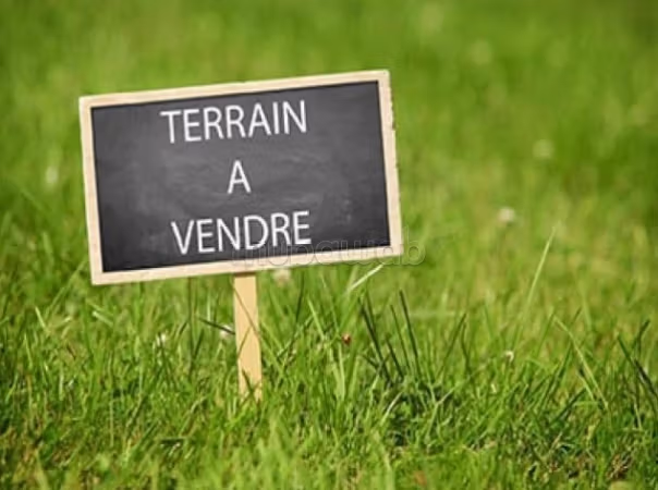 Terrain angle à la vente à Beauséjour. Surface de 553 m²