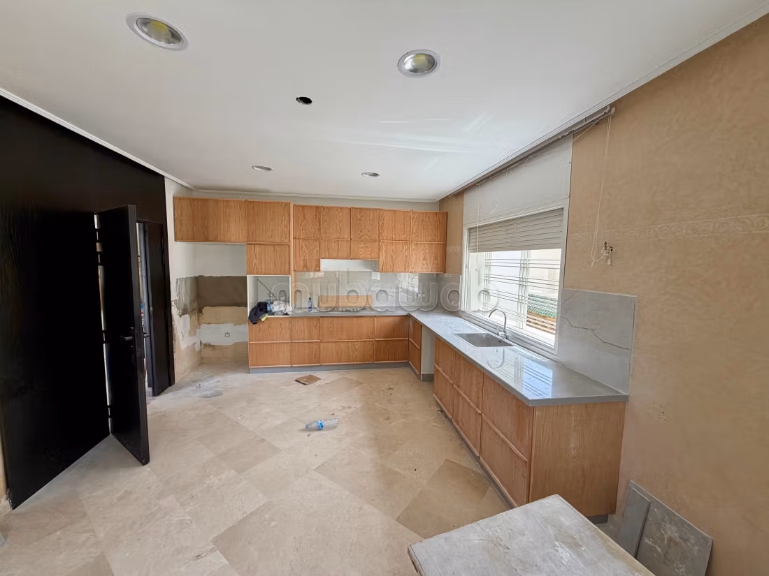 Meravigliosa villa in affitto a Riyad. 4 camere da letto. Ammobiliato