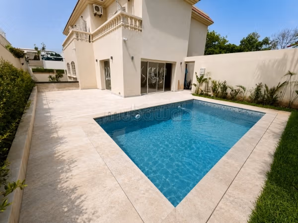 Meravigliosa villa in affitto a Riyad. 4 camere da letto. Ammobiliato