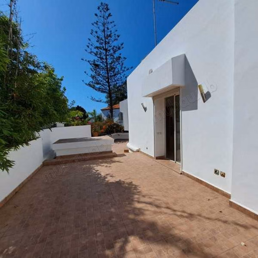 Villa à Vendre de 293.0 m² à Casablanca, Ain Diab