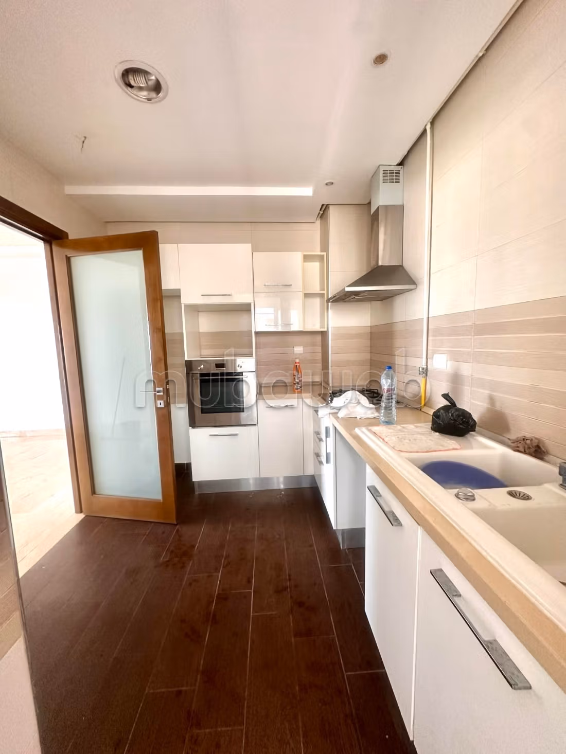 Appartement en vente à El Menzah 
1 chambre. Porte blindée et chauffage central