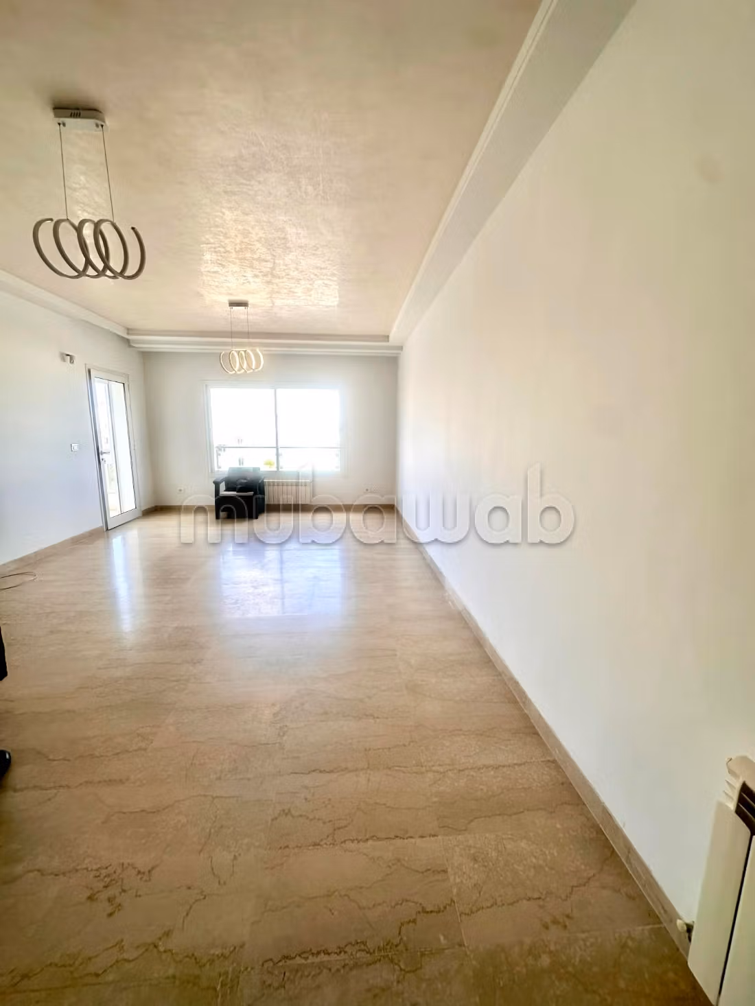 Appartement en vente à El Menzah 
1 chambre. Porte blindée et chauffage central