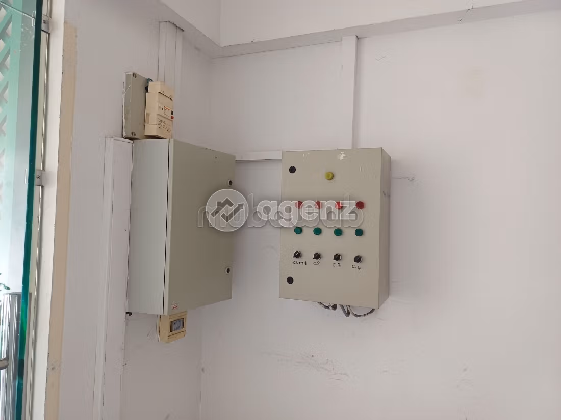 Winkel te koop 190 m² Anders Benslimane