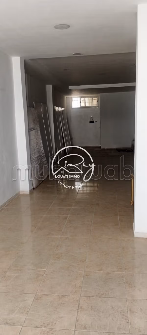 In affitto un locale commerciale a Ain Zaghouan Zwadiya
