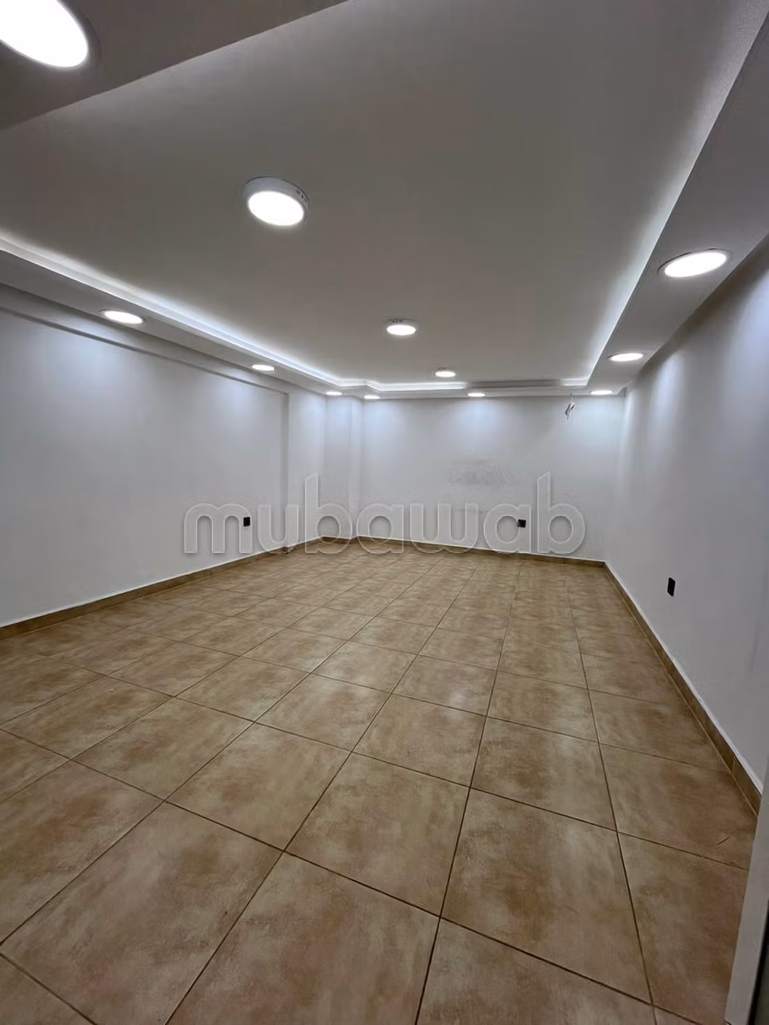 Spazio commerciale in affitto 65m² Beauséjour
