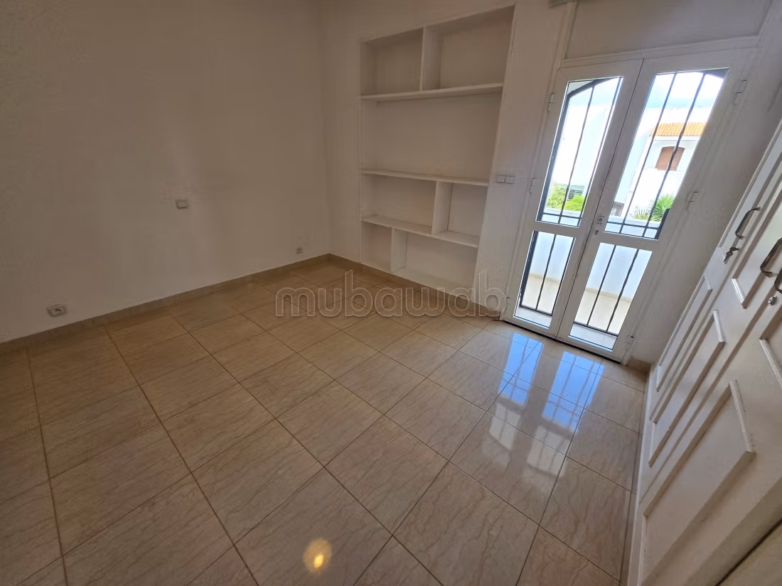 Casa di lusso in affitto ad Ain Diab. 5 camere confortevoli. Bellissima terrazza e giardino