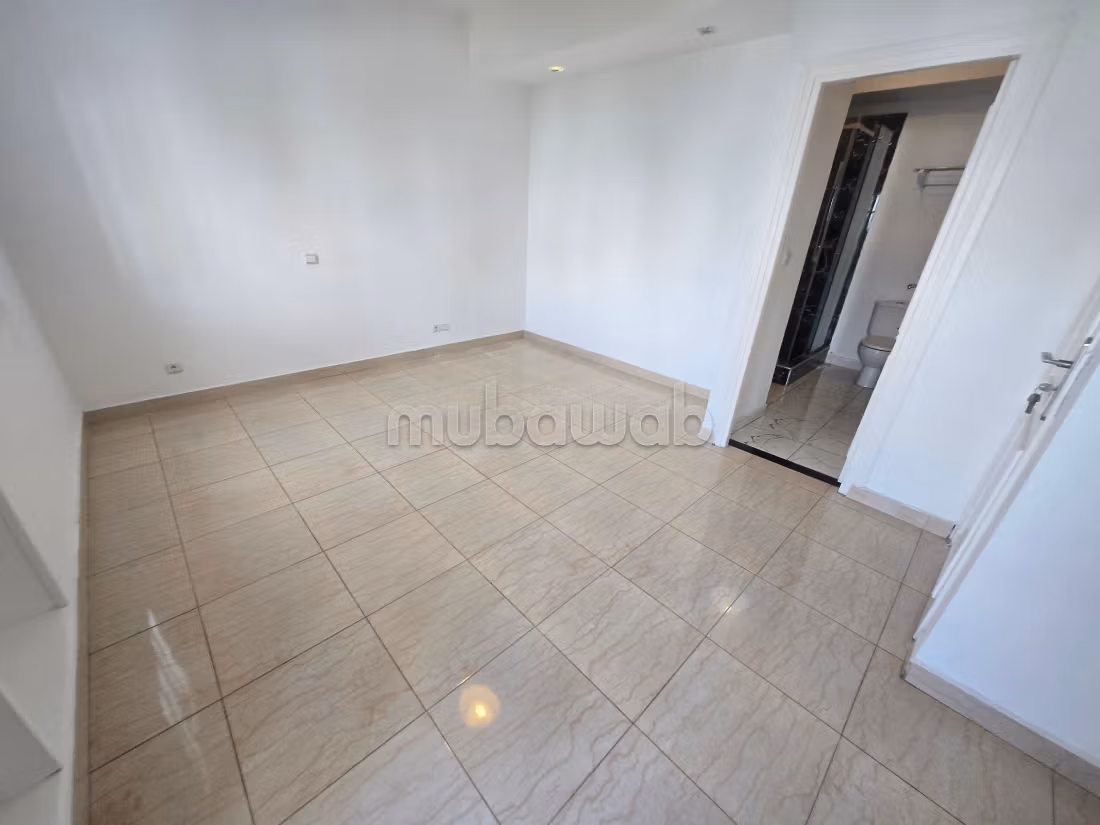 Casa di lusso in affitto ad Ain Diab. 5 camere confortevoli. Bellissima terrazza e giardino