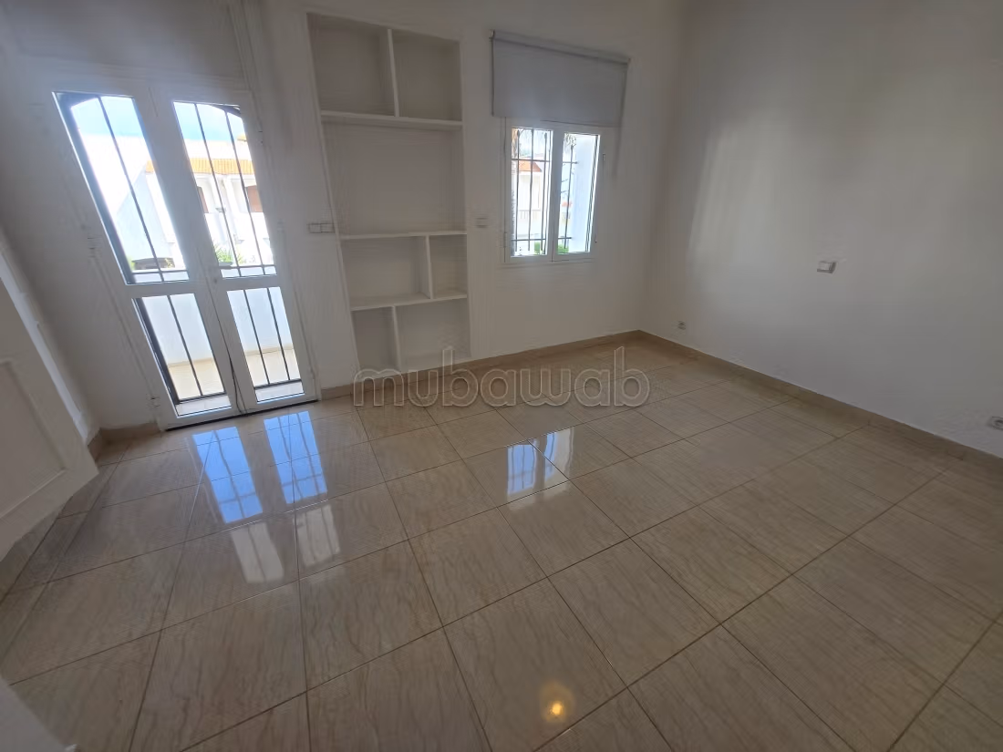 Casa di lusso in affitto ad Ain Diab. 5 camere confortevoli. Bellissima terrazza e giardino