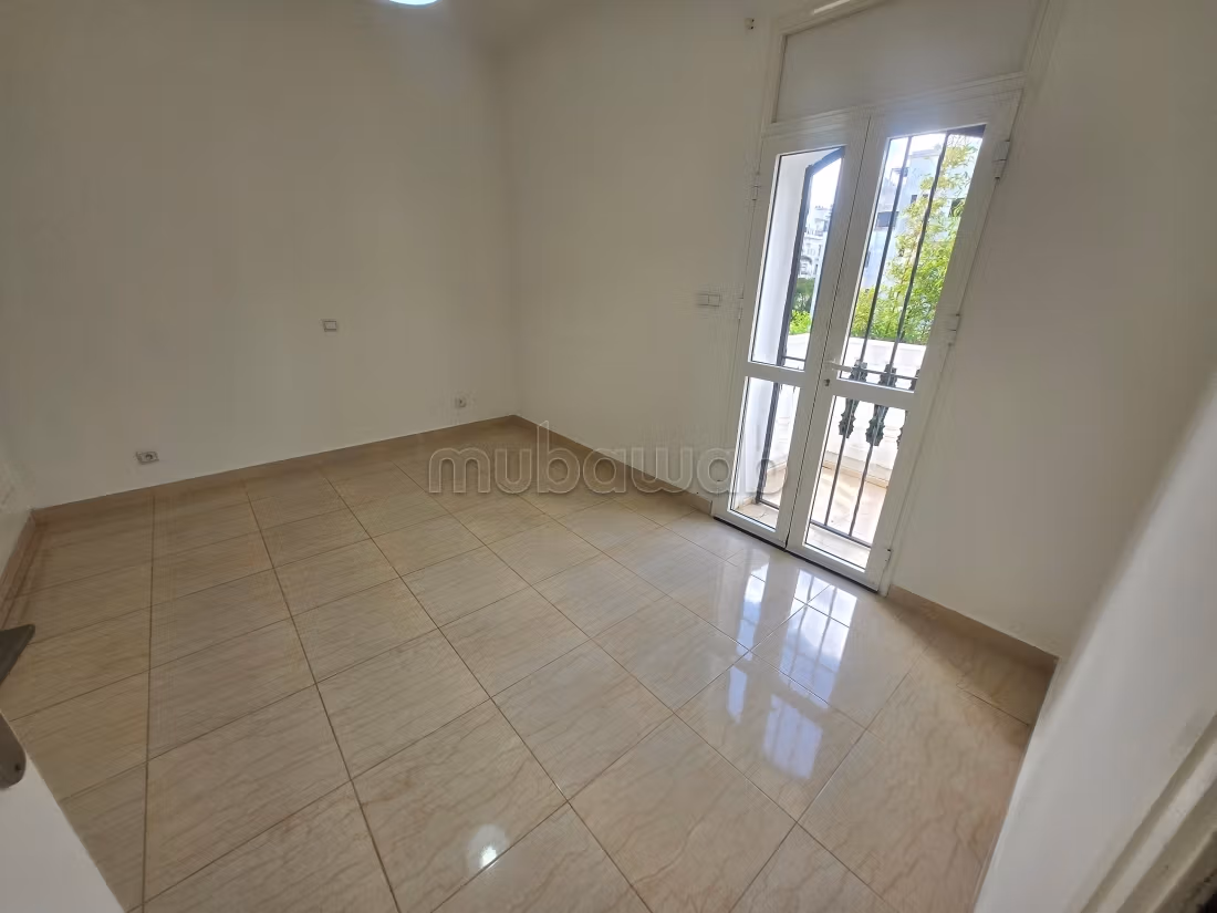 Casa di lusso in affitto ad Ain Diab. 5 camere confortevoli. Bellissima terrazza e giardino