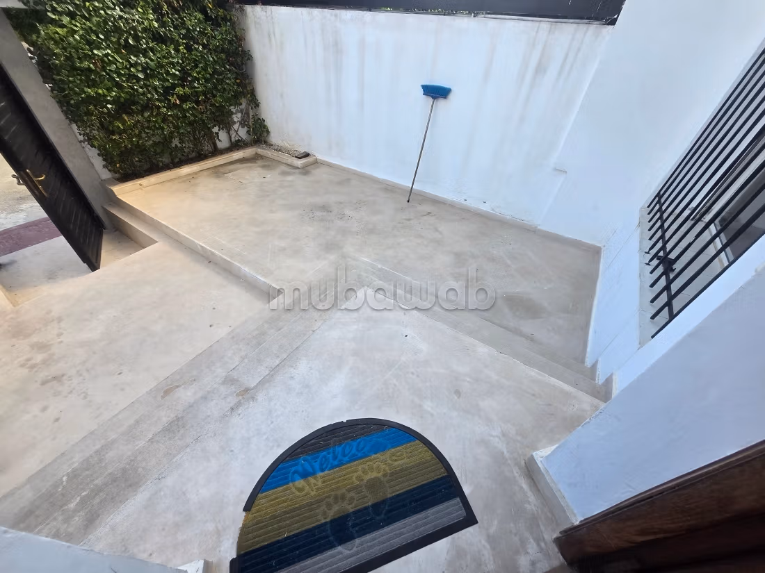Casa di lusso in affitto ad Ain Diab. 5 camere confortevoli. Bellissima terrazza e giardino