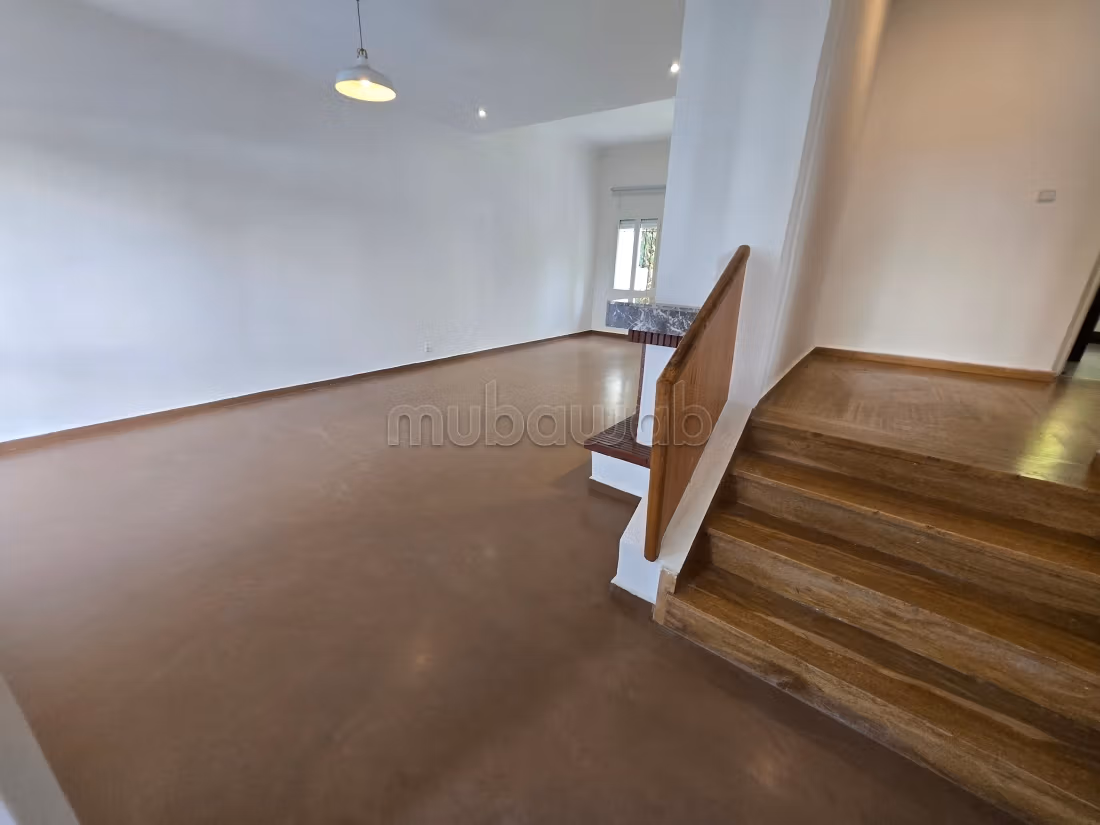 Casa di lusso in affitto ad Ain Diab. 5 camere confortevoli. Bellissima terrazza e giardino