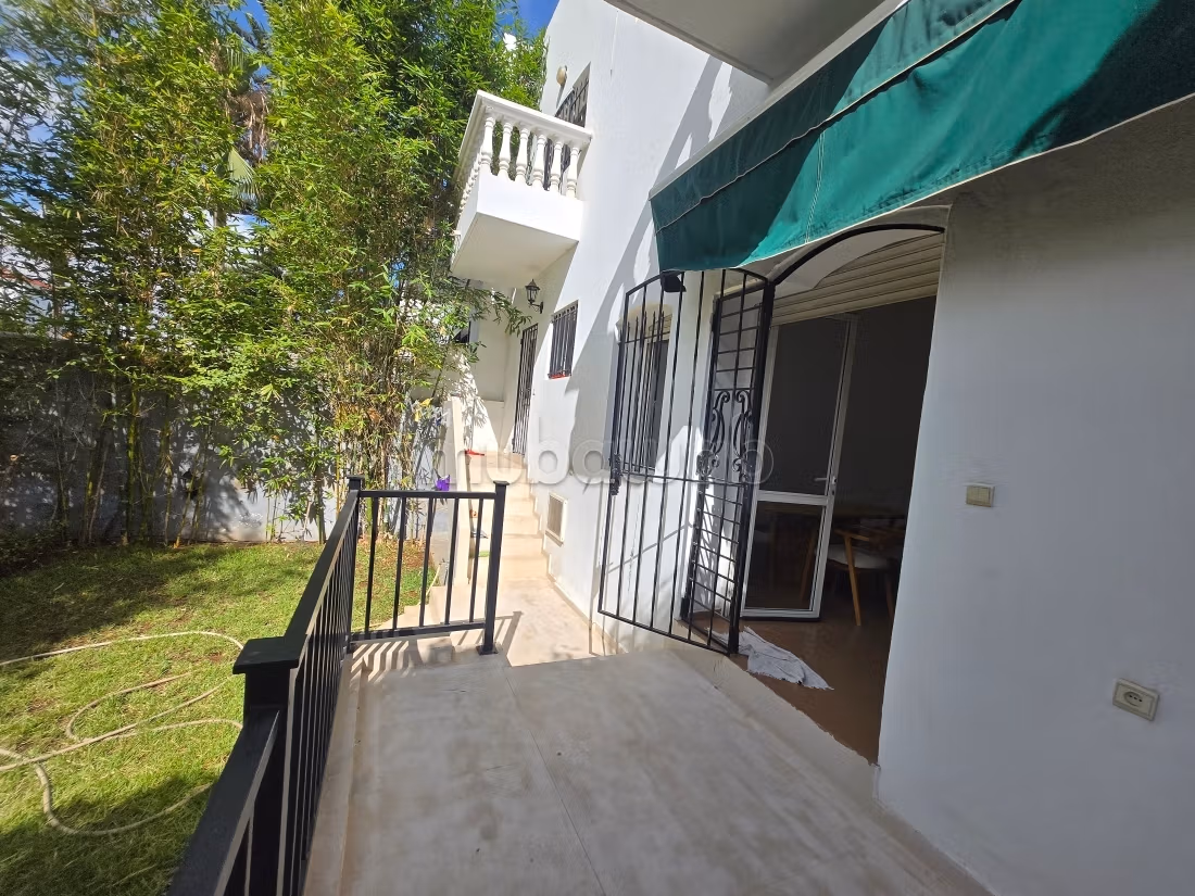 Casa di lusso in affitto ad Ain Diab. 5 camere confortevoli. Bellissima terrazza e giardino