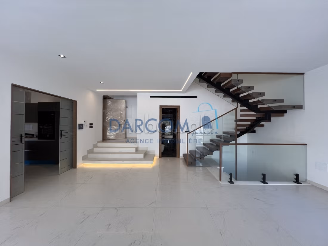 Triplex neuf de 241,5 m² aux Jardins de Carthage
