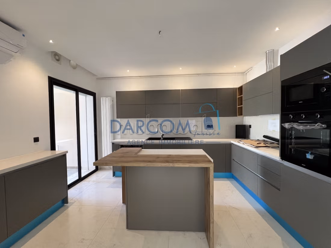 Triplex neuf de 241,5 m² aux Jardins de Carthage