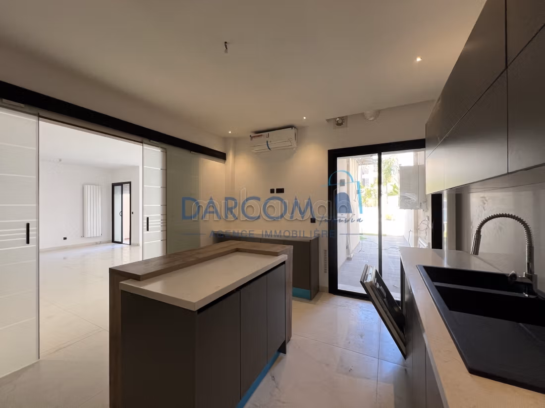 Triplex neuf de 241,5 m² aux Jardins de Carthage