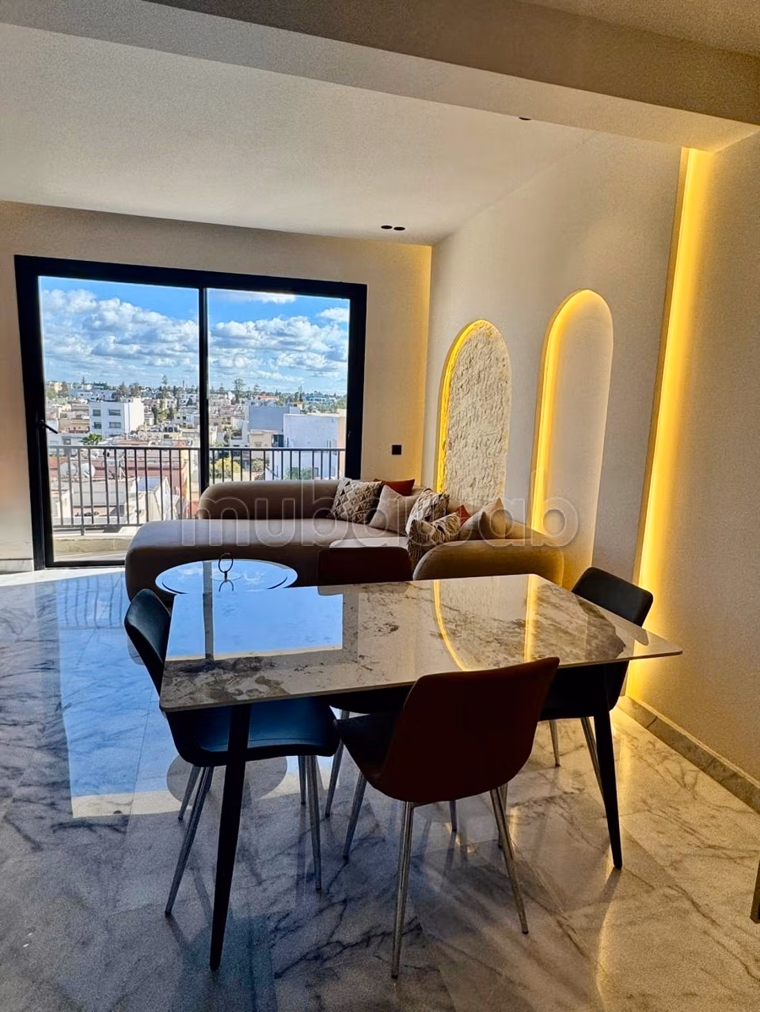 Elegant Modern Studio met Ziekenhuisterras