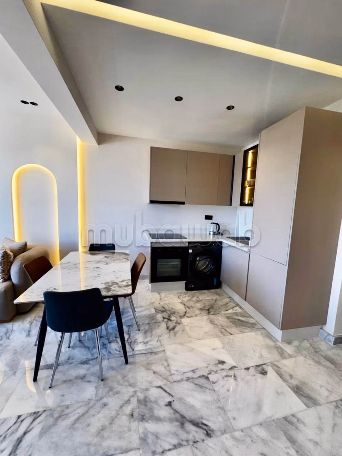 Elegant Modern Studio met Ziekenhuisterras