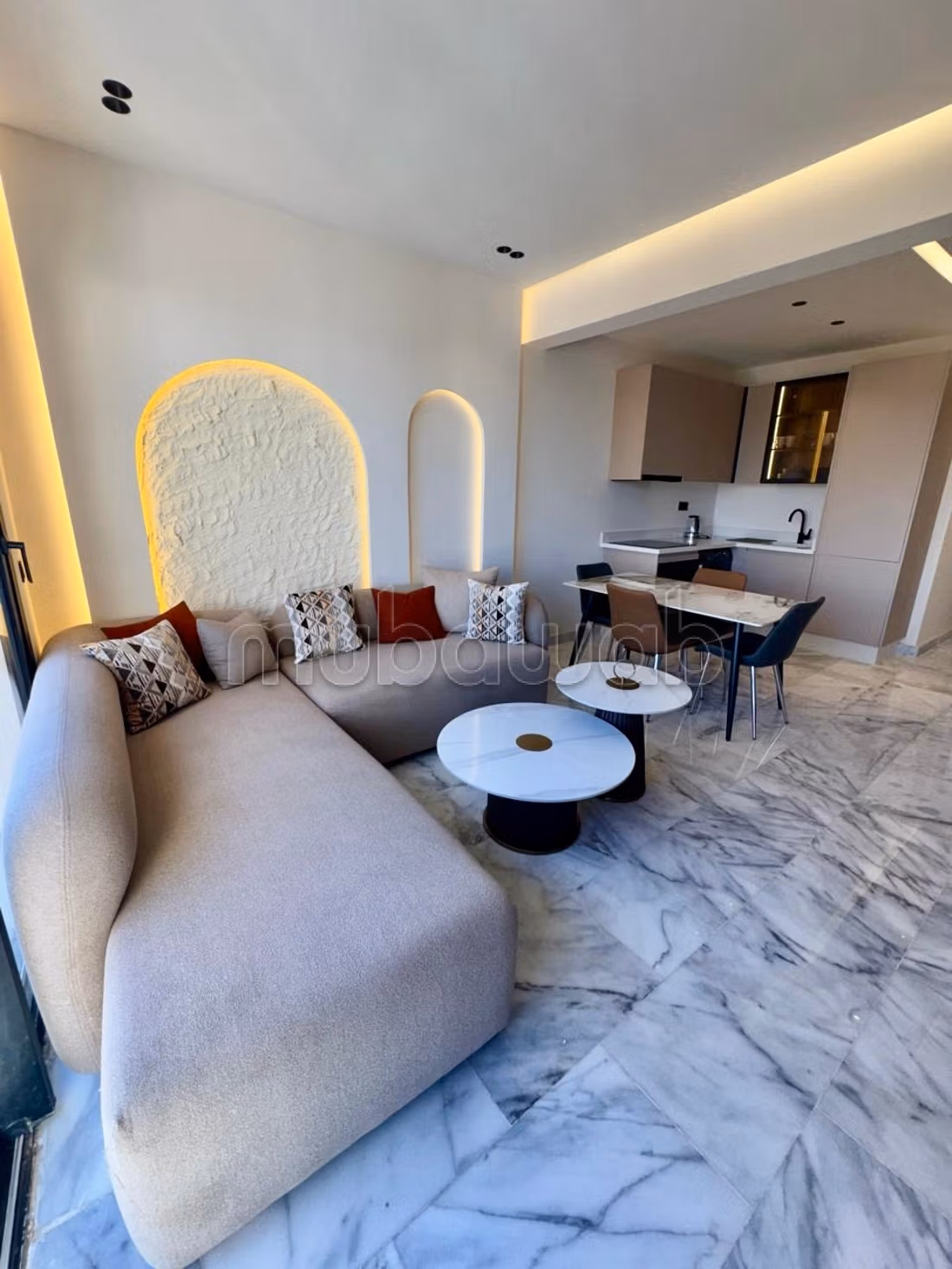 Elegant Modern Studio met Ziekenhuisterras