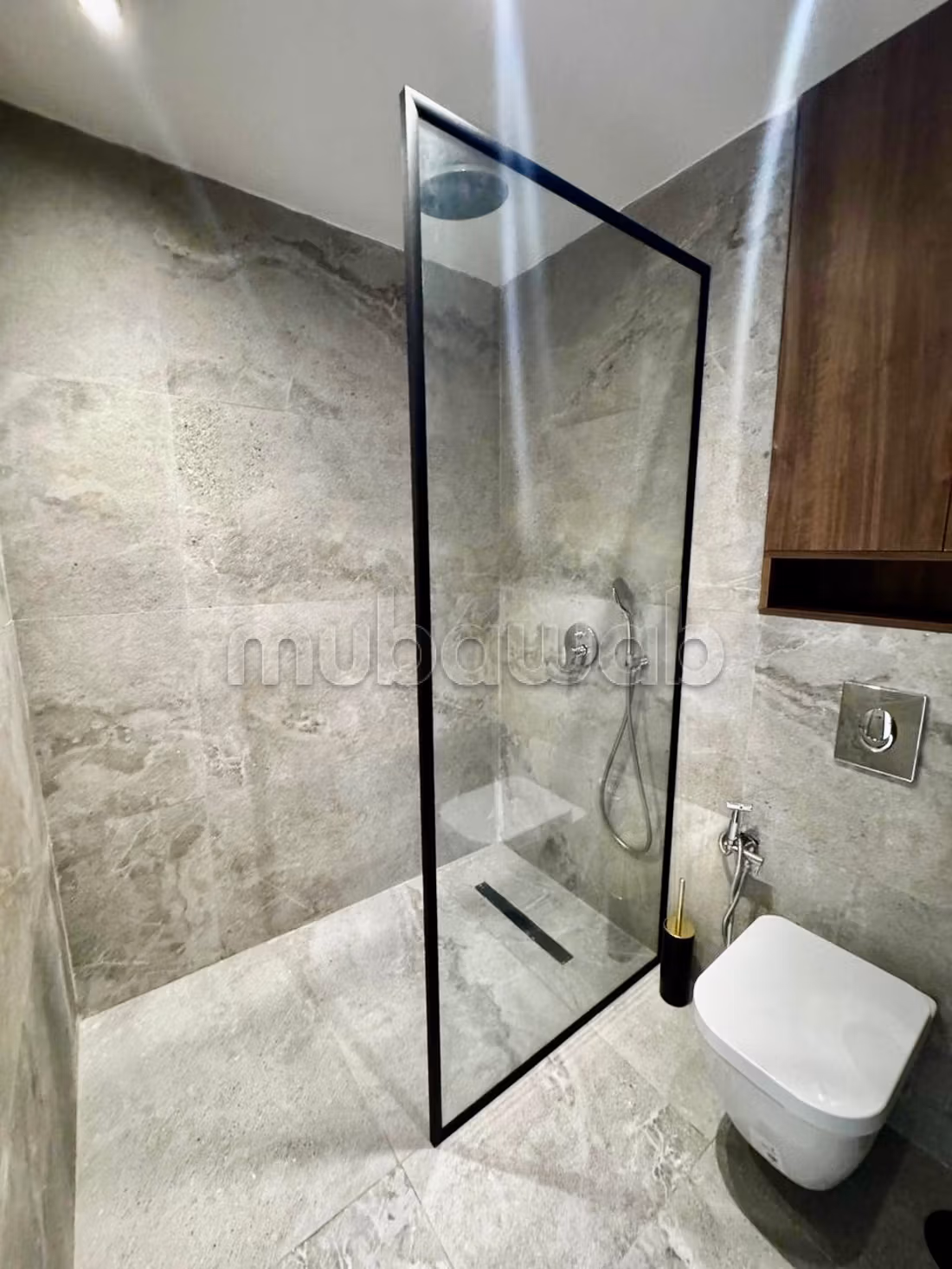 Elegant Modern Studio met Ziekenhuisterras