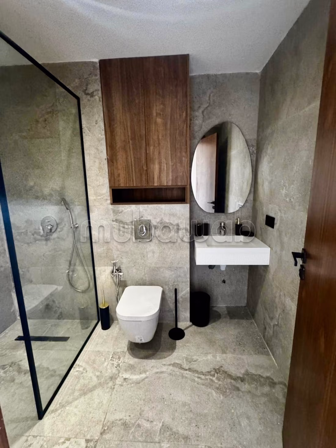 Elegant Modern Studio met Ziekenhuisterras