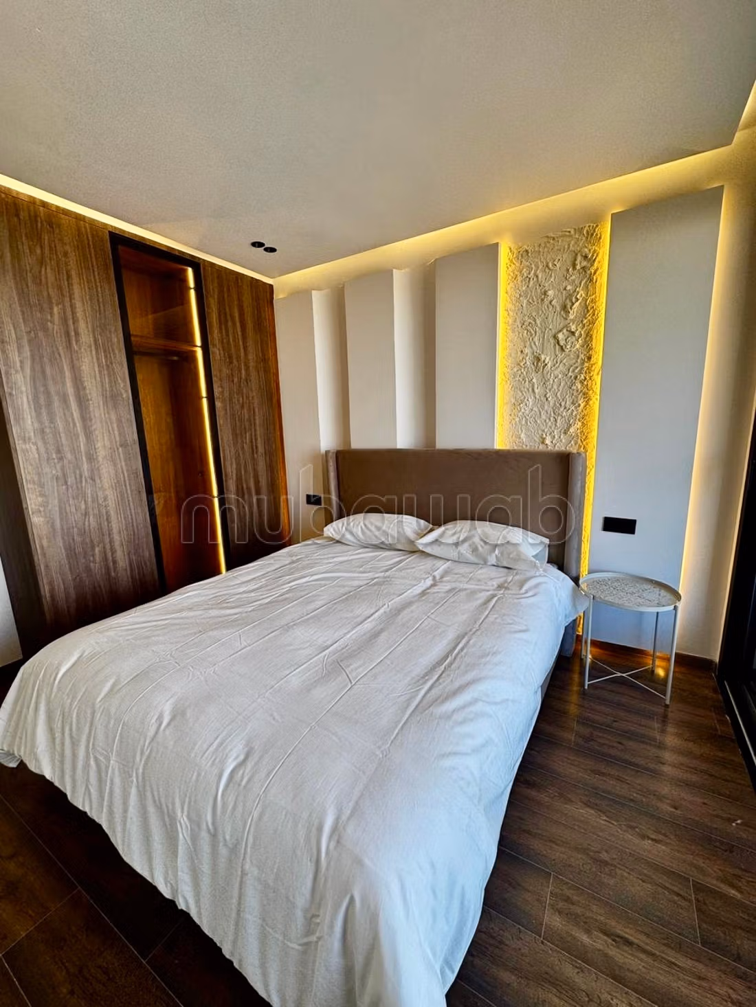 Elegant Modern Studio met Ziekenhuisterras