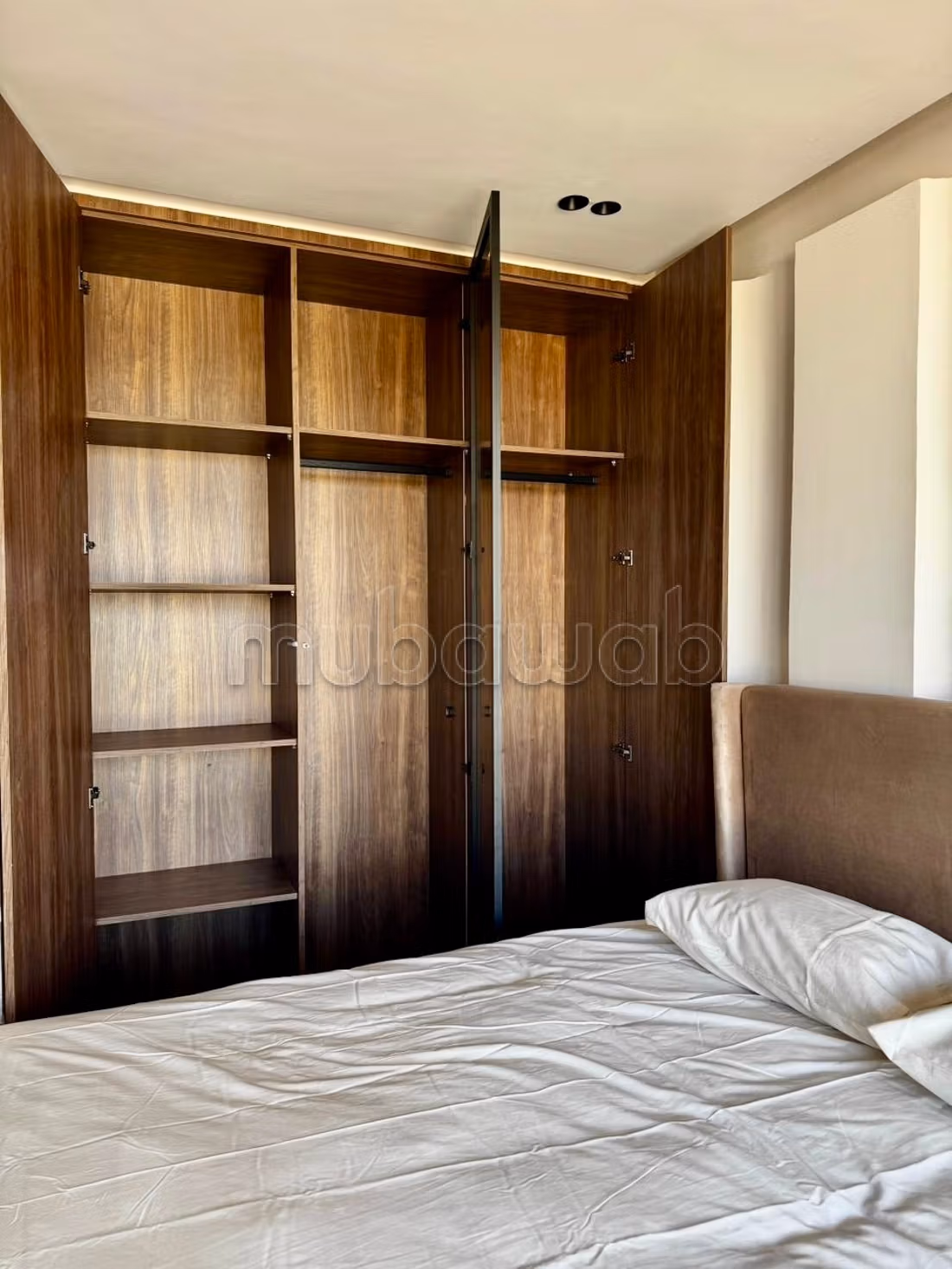 Elegant Modern Studio met Ziekenhuisterras